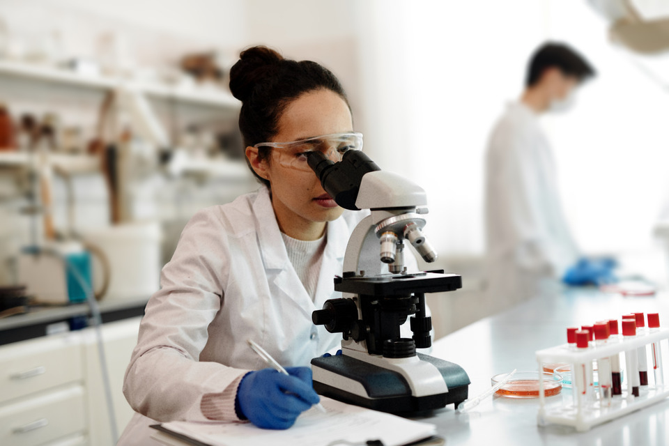 Pacientes se beneficiarão mais cedo enquanto o Reino Unido aumenta a atratividade dos ensaios clínicos com avaliações mais rápidas e regulação ágil