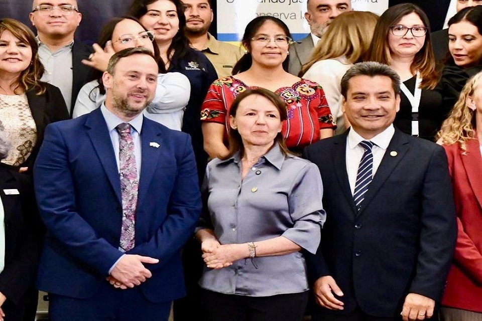 Imagem relacionada à notícia: Reino Unido ajuda Guatemala a combater a poluição plástica