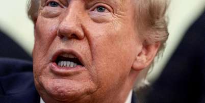 Trump presen&ccedil;a de jornalistas de ve&iacute;culos que s&atilde;o cr&iacute;ticos a ele Foto: Reuters