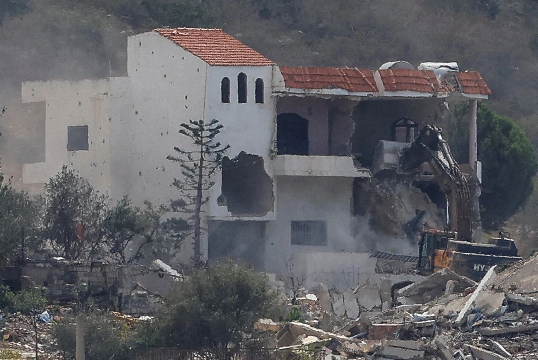 Crianças palestinas retornam às escolas em Gaza devastada pela guerra