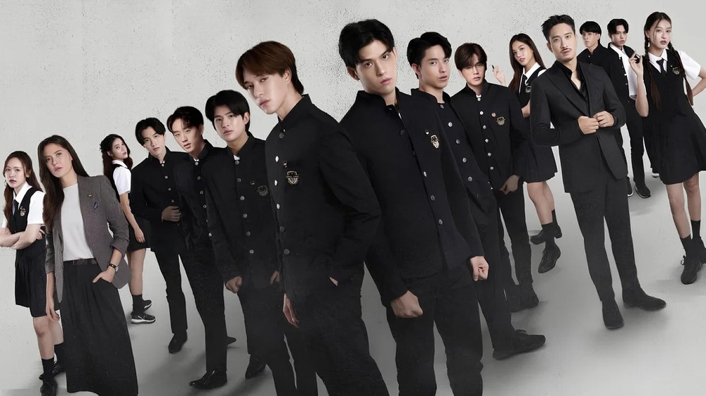 O dorama Rivais do Ensino Médio é estrelado por Wongravee Nateetorn e Hirunkit Changkham — Foto: Reprodução/IMDb