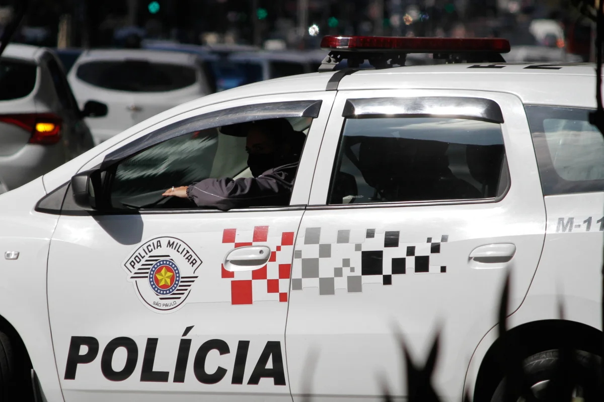 Policia Militar de São Paulo PMSP PM SP durante policimento na capital paulista. Policial dirige viatura. Crimes. Tiroteio - Metrópoles