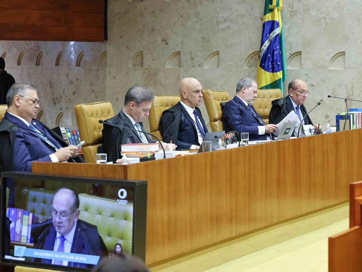 Crise no STF vira "ganha-ganha" para Flávio Bolsonaro, avaliam aliados