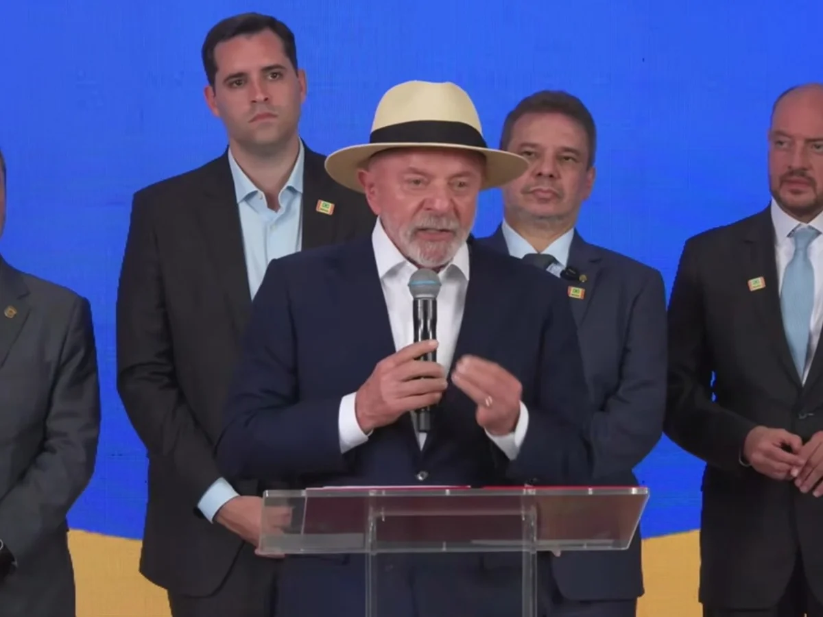 Ao lado de Andrei, Lula promete “desocupar” territórios do crime no Rio