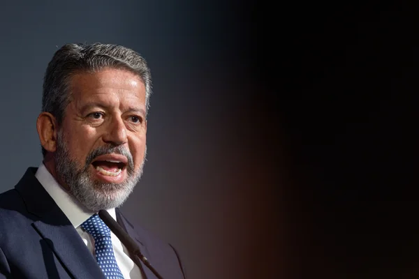 Adversários em Alagoas, Renan e Lira contratam mesma contabilidade