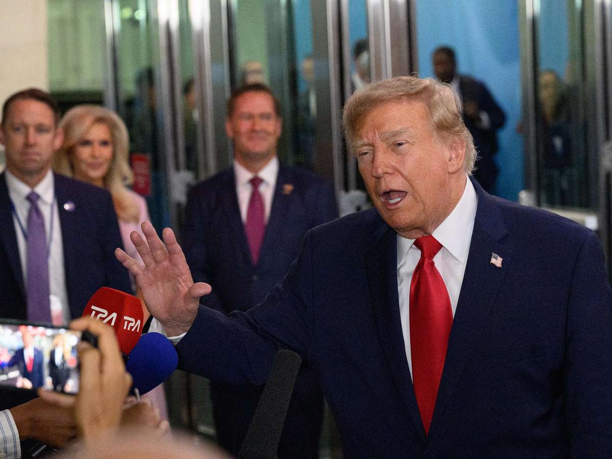 Trump alfineta CNN ao ver repórter da emissora em sua chegada à Assembleia da ONU: 'Não deveriam estar aqui'