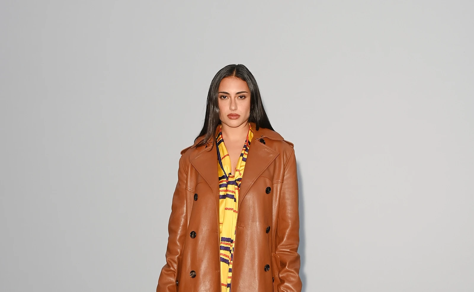 Estrelas árabes desfilam na coleção de verão 2027 da Burberry em Londres