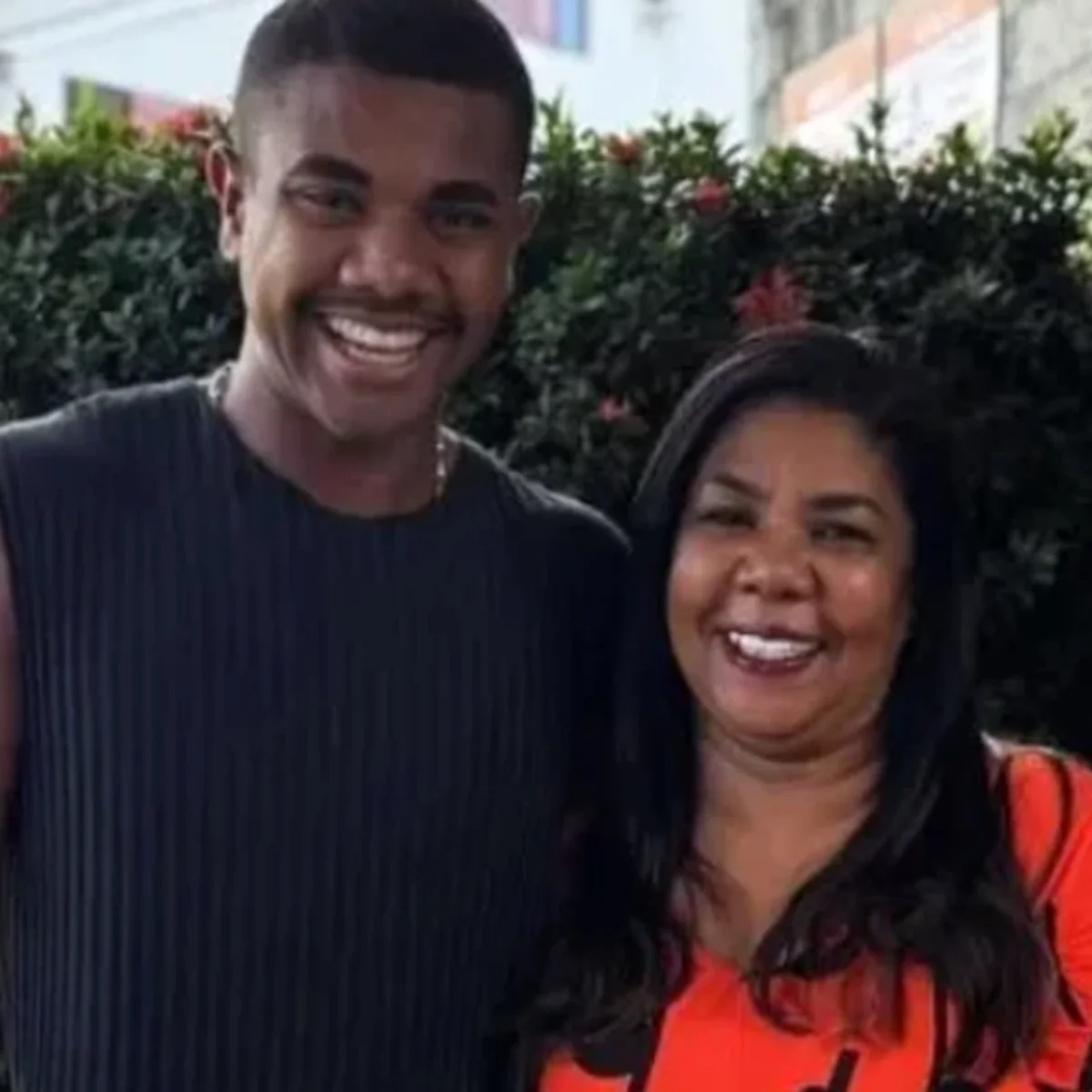 Mãe de Davi Brito diz que paga caro a médicos por ser mãe do campeão do BBB