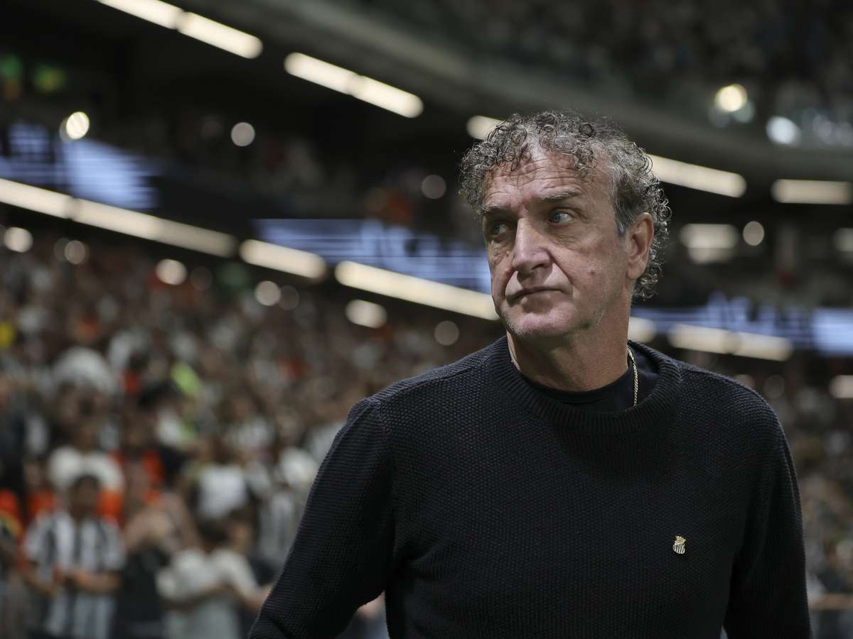 Cuca se irrita com repórter após eliminação do Santos: ‘Oportunista’