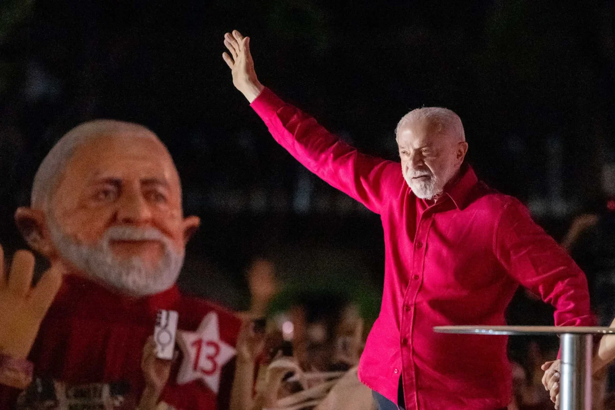 O presidente Lula e candidatos às eleições de 2026 durante ato de campanha em Ceilândia, no Distrito Federal Metropoles
