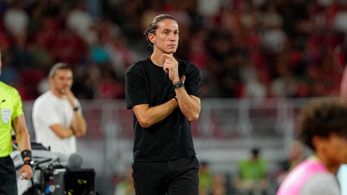 Monaco, de Filipe Luís, vence Lens e assume liderança do Campeonato Francês