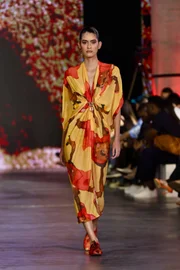 Mikaela Gomes, veterana do Metrópoles Catwalk, brilha no 3º dia de desfiles