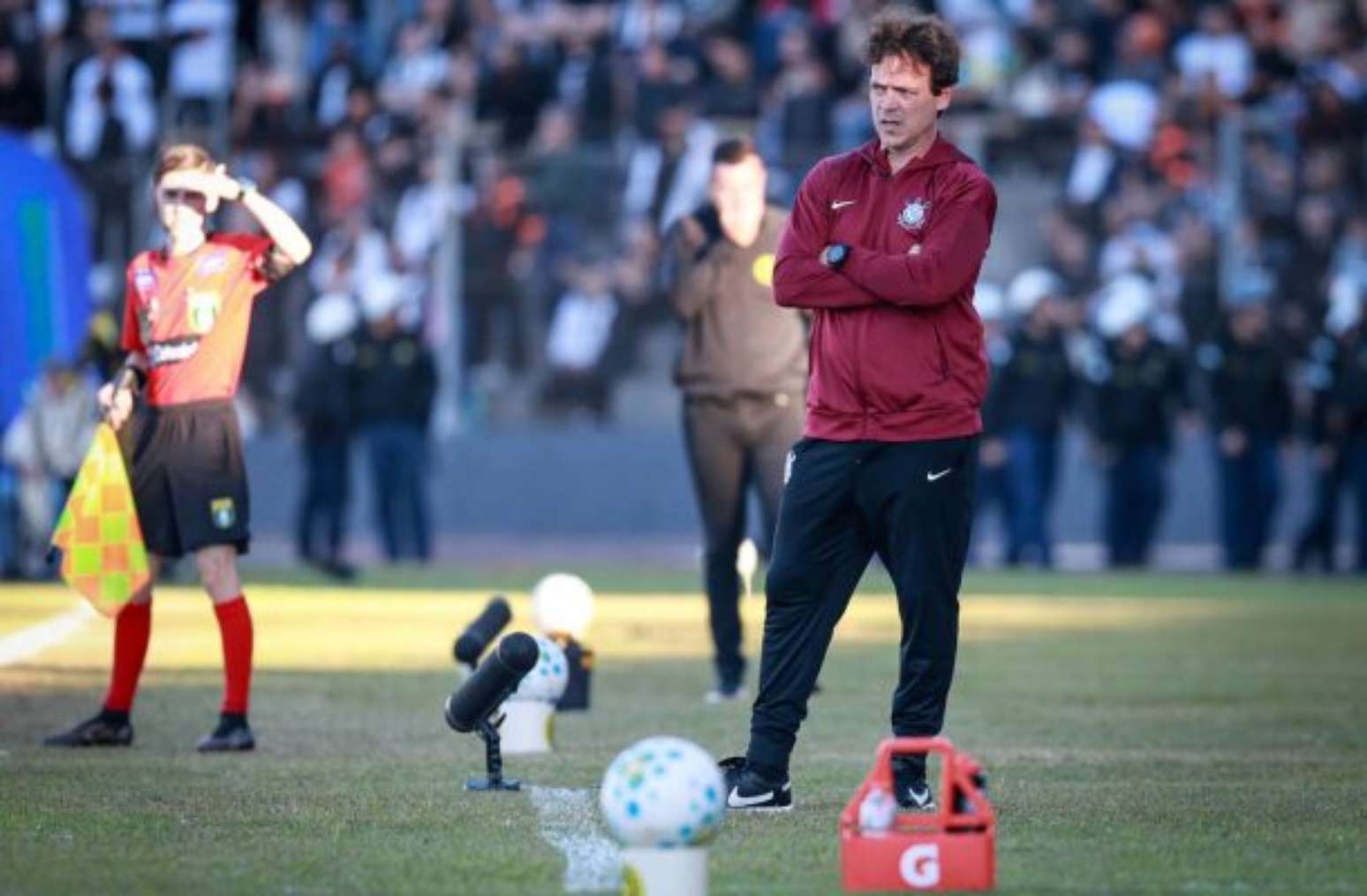 Impaciente, a torcida mostrou insatisfa&ccedil;&atilde;o ao virar de costas para o gramado da Neo Quimica Arena &ndash;