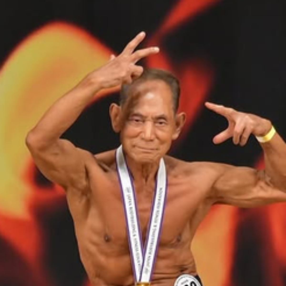 Com dieta vegetariana, japonês de 90 anos vence campeonato de fisiculturismo