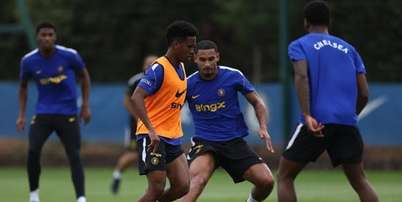 Atividade de prepara&ccedil;&atilde;o dos Blues antes de encarar o Brentford - Foto: Divulga&ccedil;&atilde;o/Chelsea / Jogada10