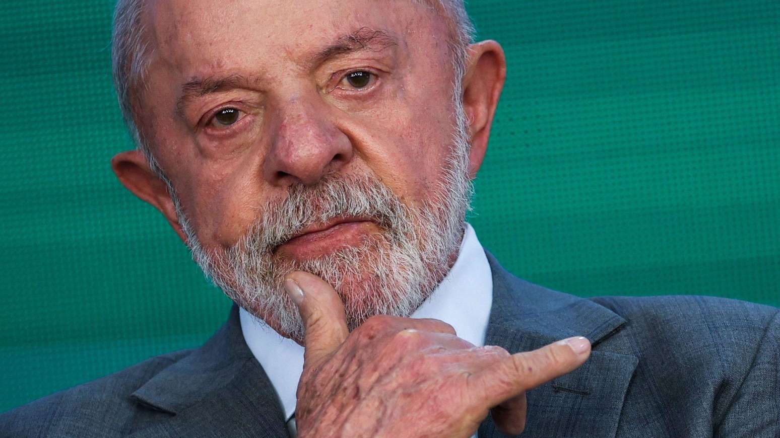 Imagem da matéria: Lula anuncia reajuste de 15% no Bolsa Família, às vésperas da eleição