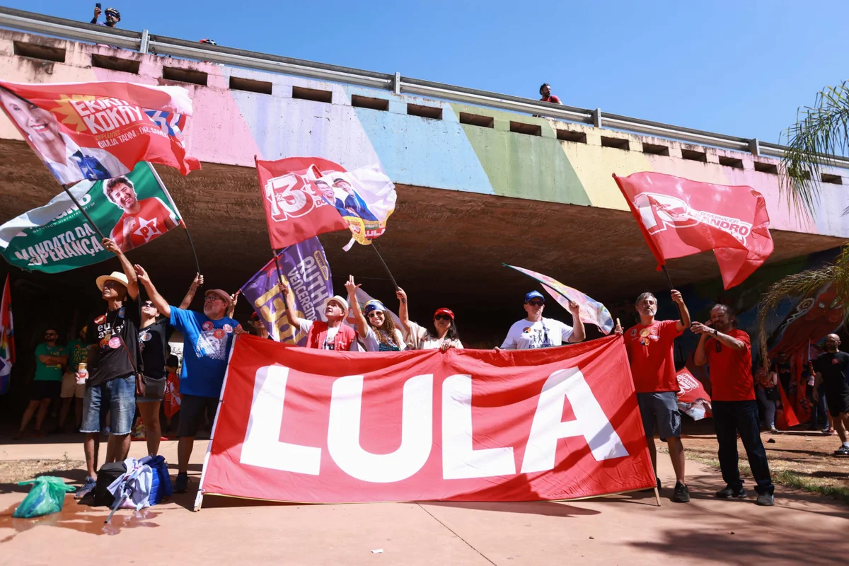 Após cobrança de Lula, PT prepara blitz nas ruas na reta final das eleições