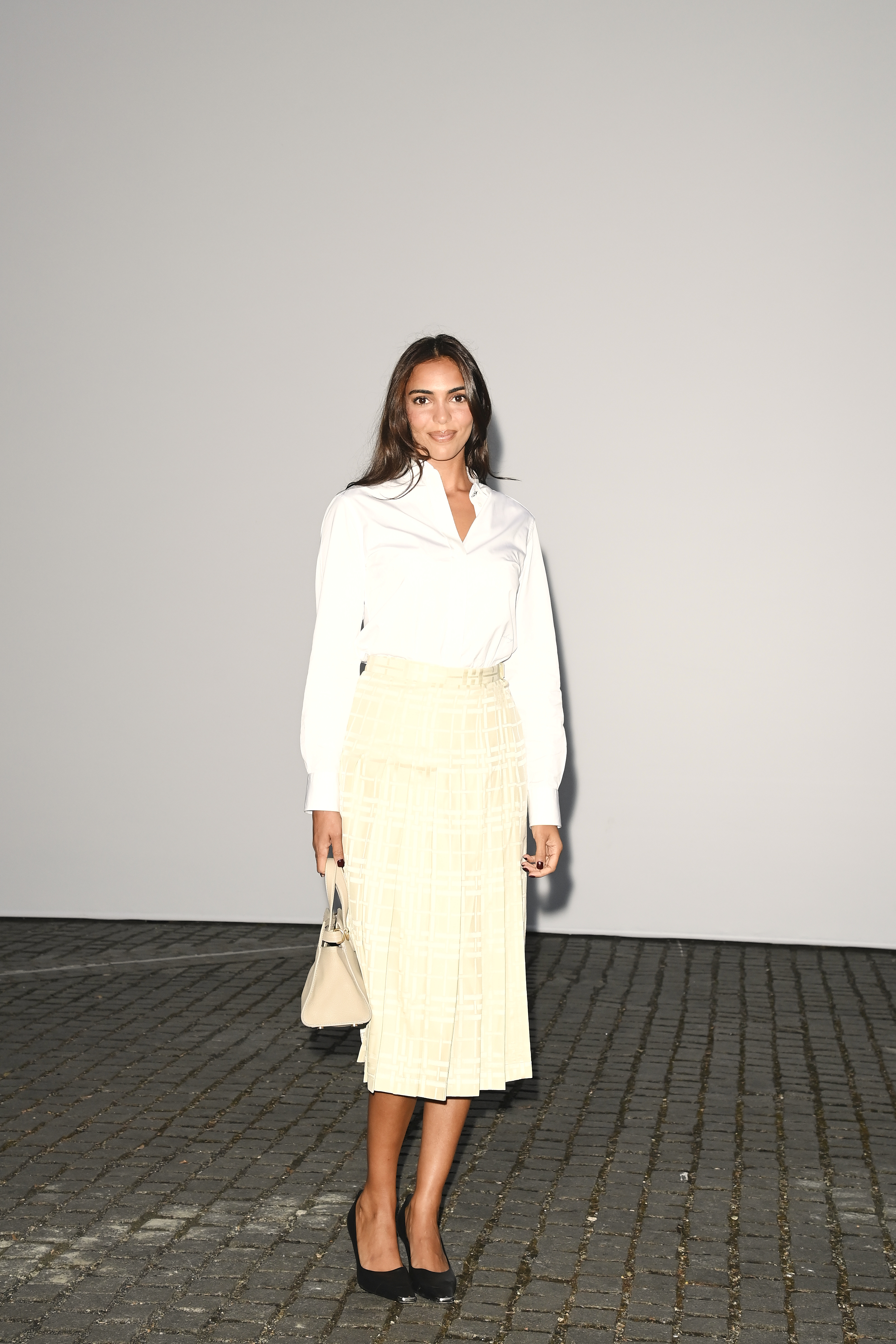 Estrelas árabes desfilam na coleção de verão 2027 da Burberry em Londres