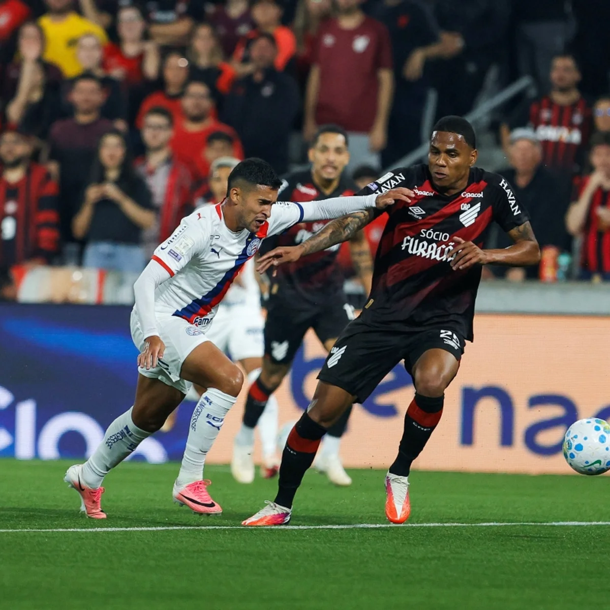 Com pênalti defendido nos acréscimos, Athletico-PR vence o Bahia no Paraná