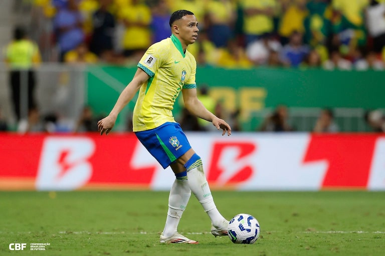 Vanderson é convocado por Ancelotti e substitui lesionado Wesley na seleção brasileira