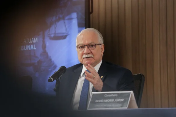 No CNJ, Fachin defende juízes: "45 milhões de casos julgados em 2025"