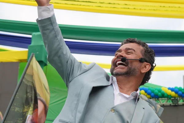 Candidato barrado pelo TRE-RJ pagou R$ 100 mil do Fundão à própria empresa - destaque galeria