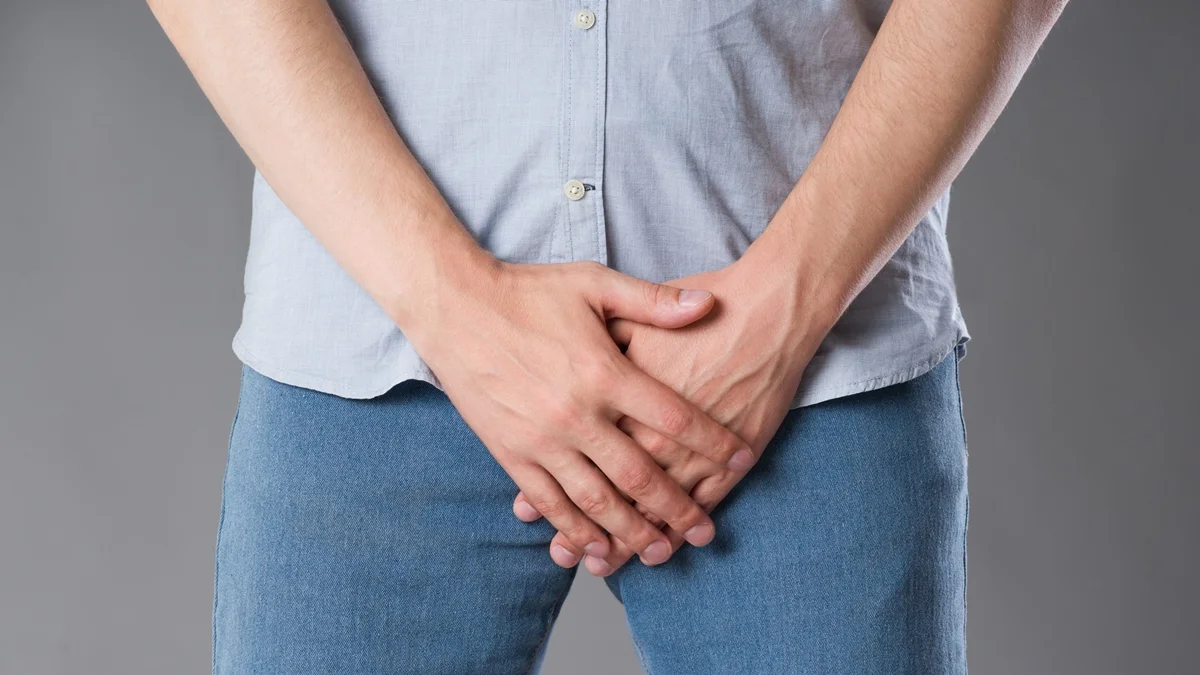 Homem sente desconforto ao urinar e médicos encontram "agulhas" no pênis