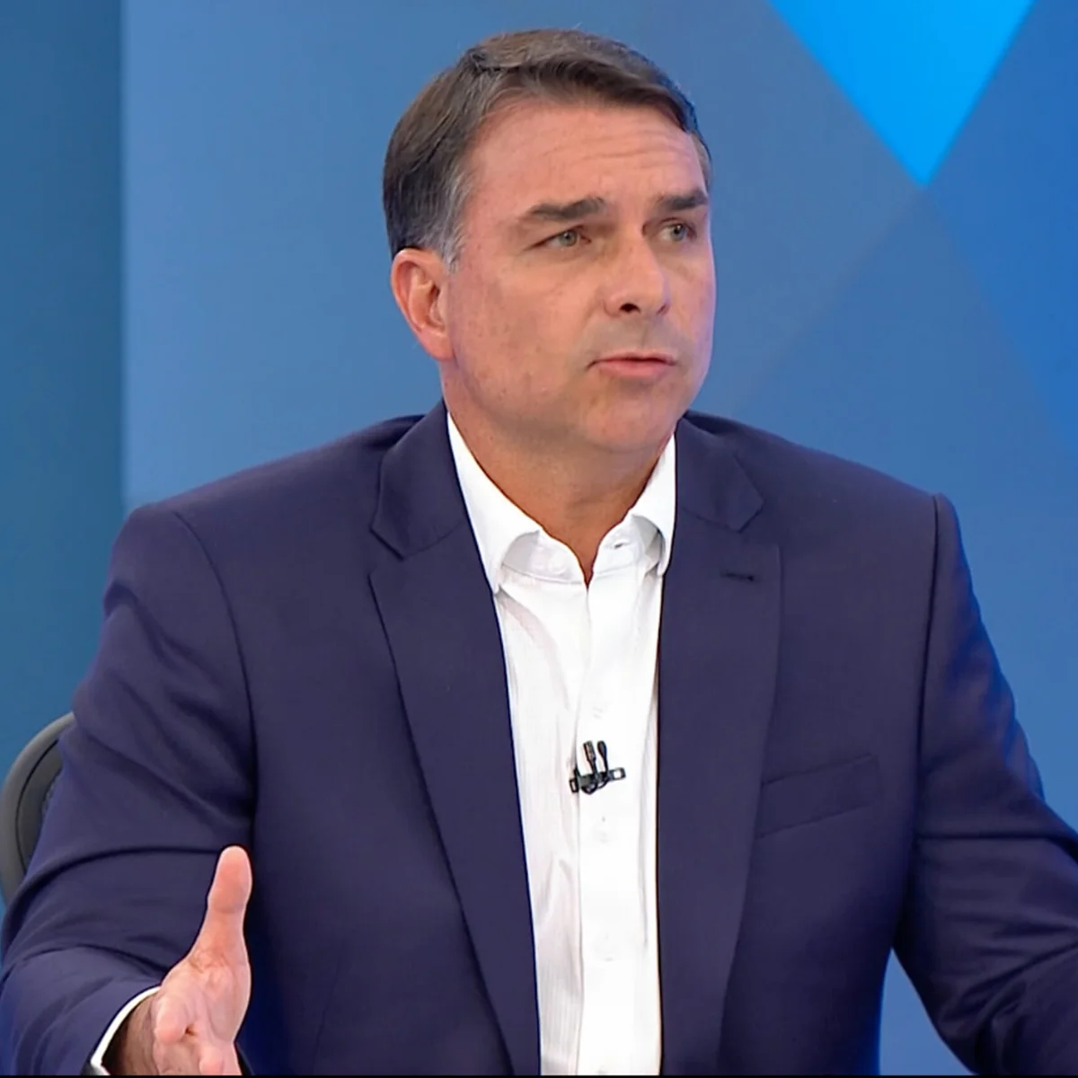 Flávio sobre foto de Gonet com Vorcaro: "Rindo da cara do povo sofrido"