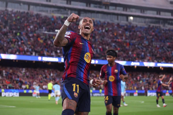 Raphinha faz melhor início de temporada da história pelo Barcelona - destaque galeria