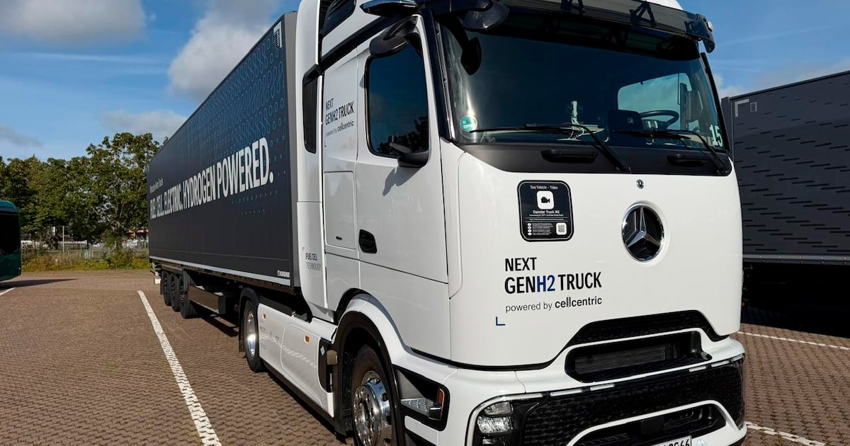 Dirigimos o caminhão da Mercedes-Benz que não muda de marcha e emite vapor de água