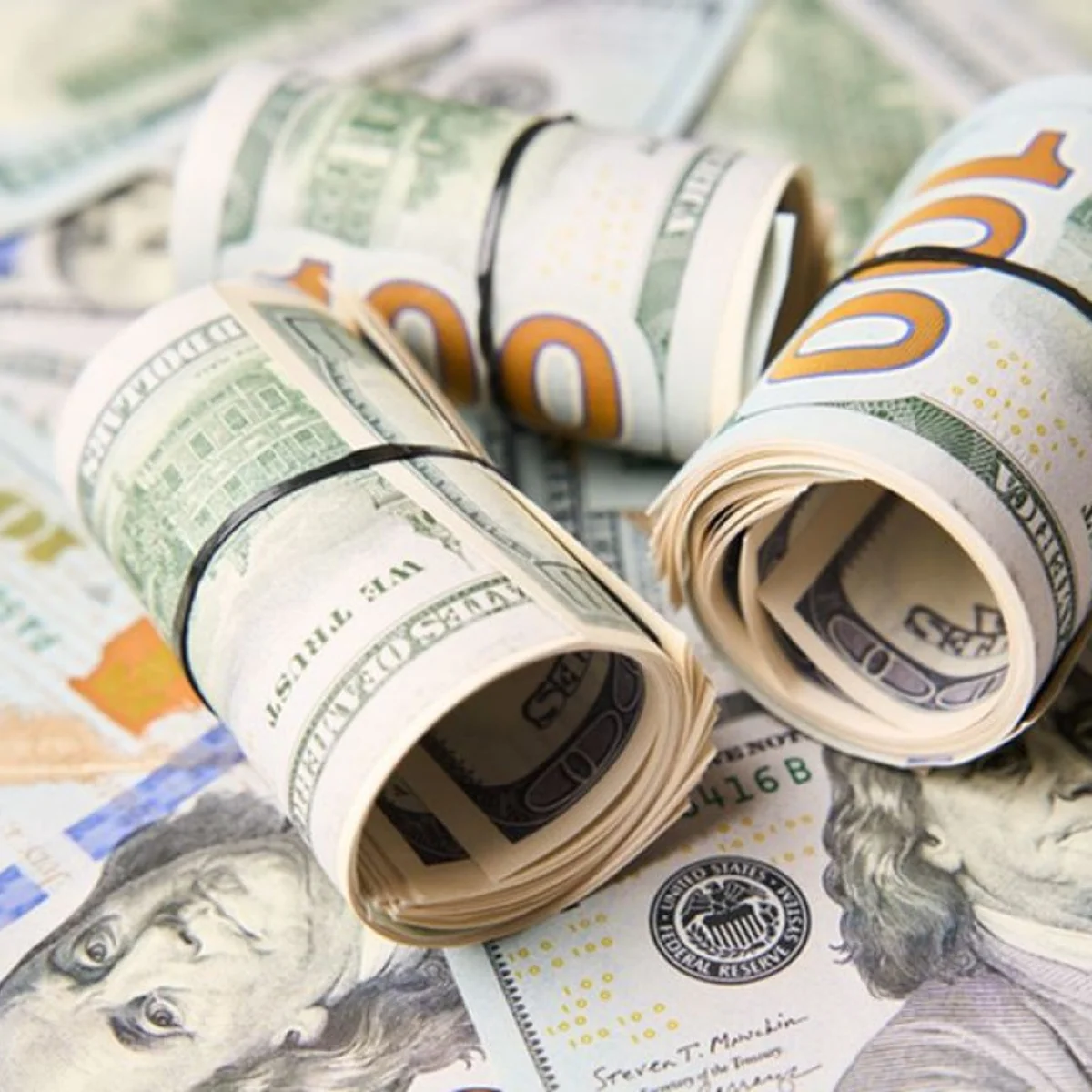 Dólar fecha o dia em R$ 5,13 após decisões do Fed e do BC