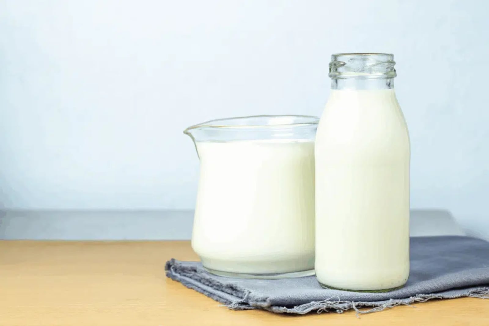 Leite e derivados não devem ser excluídos da dieta sem orientação profissional Imagem: Scream band | Shutterstock