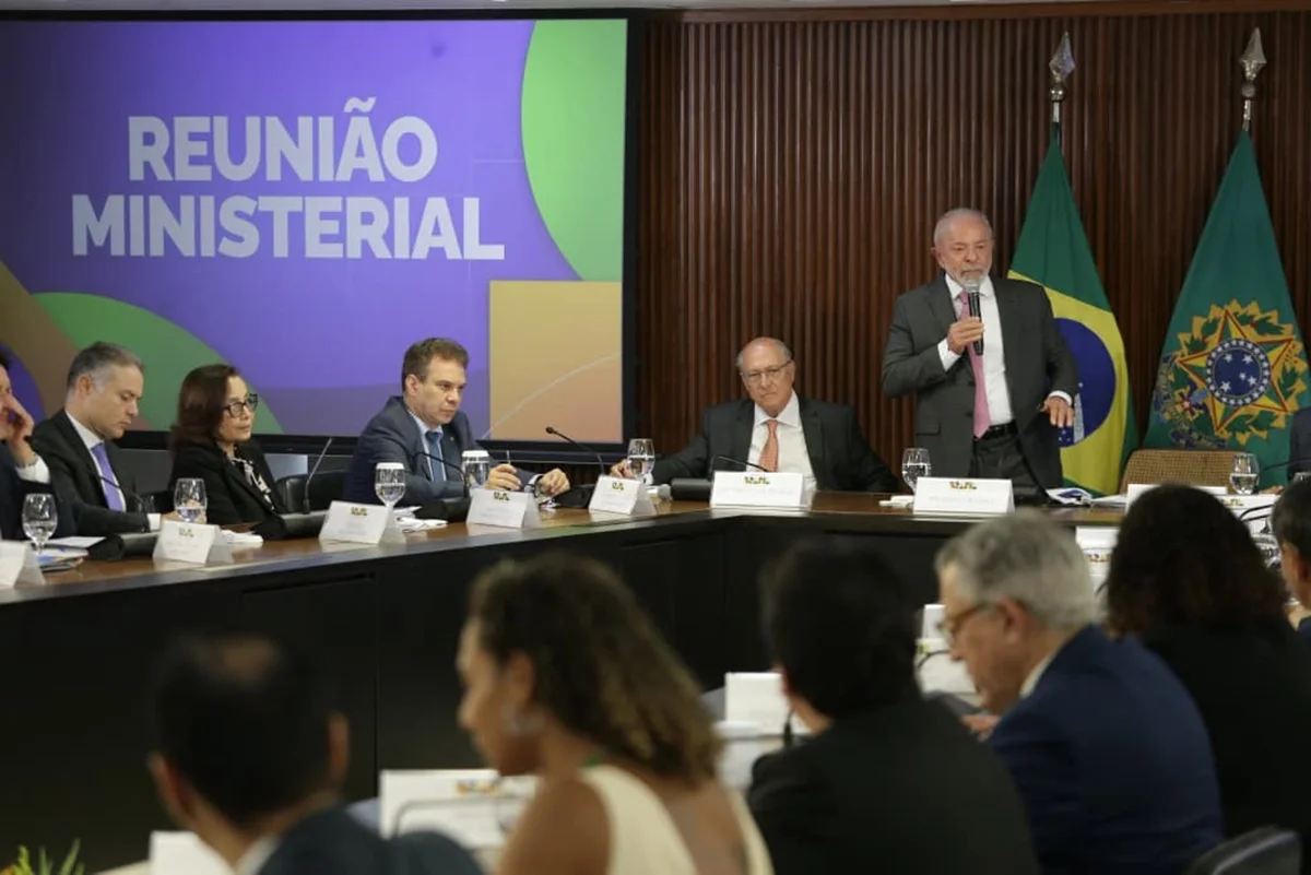 Lula reunião ministerial com ministros que vão deixar o governo para disputar as eleições e seus respectivos sucessores