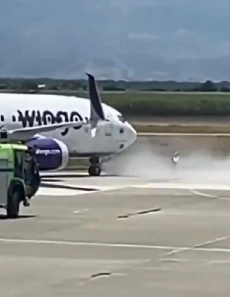 Voo registra fumaça em trem de pouso e bombeiros respondem emergência em aeroporto