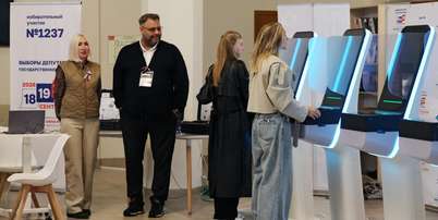 Eleitoras comparecem às urnas em Moscou, no primeiro dia de eleições legislativas na Rússia. (18/09/2026) Foto: REUTERS - Anastasia Barashkova / RFI