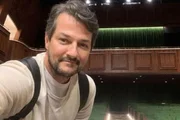 Um dia após o Natal, o ator Marcelo Serrado também informou que havia contraído a doença. Contudo, o artista alegou que estava bem, pois havia tomado três doses da vacina