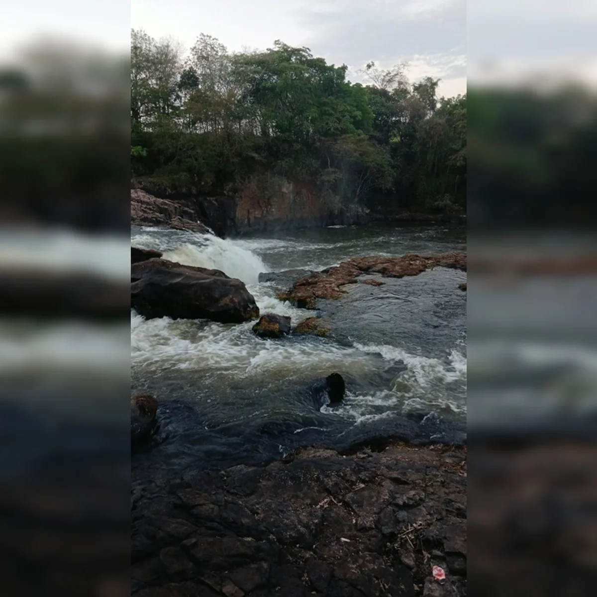 Jovem de 19 anos escorrega em pedras, bate a cabeça e morre em rio de Goiás