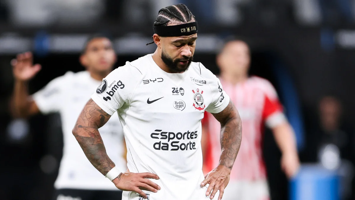 Memphis Depay pode gerar multa ao Corinthians após queda na Libertadores
