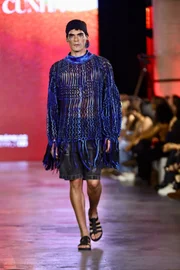 Franjas e movimento são tendência nos desfiles do Metrópoles Catwalk