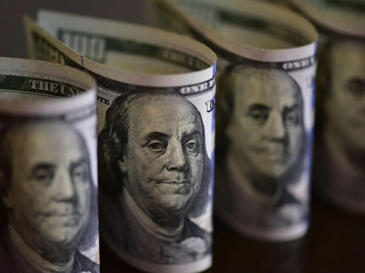 Dólar cai e Bolsa sobe com eleições e 4ª queda seguida do preço do petróleo