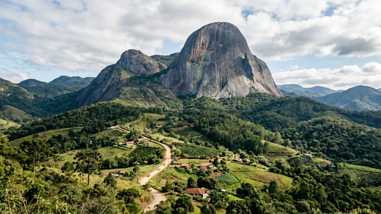 A cidade capixaba que fica aos pés da Pedra Azul de 1.822 metros e limita a altura das construções para preservar a paisagem