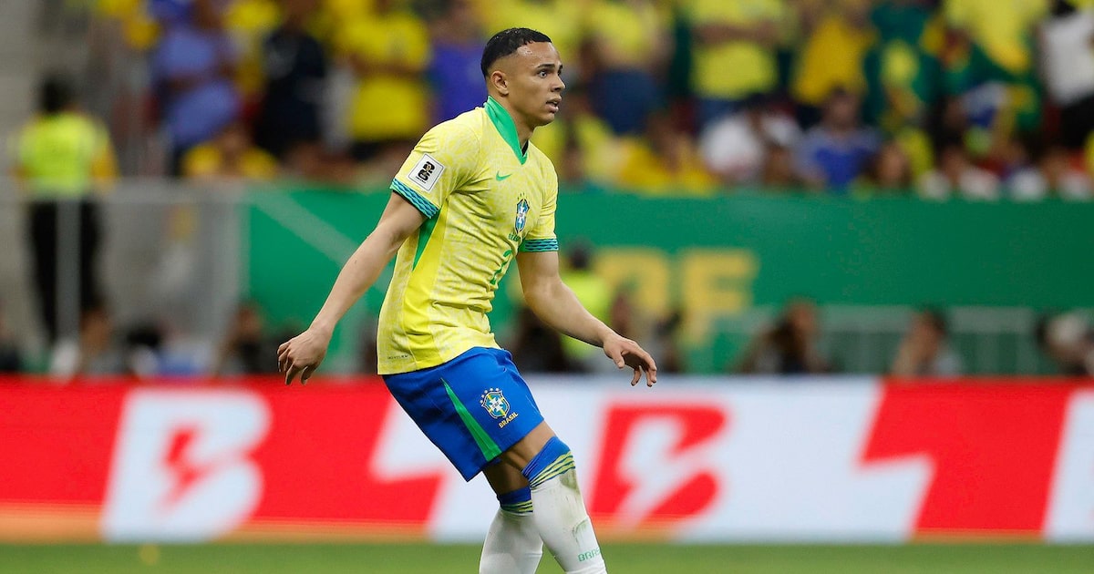 Vanderson é convocado por Ancelotti e substitui lesionado Wesley na seleção brasileira