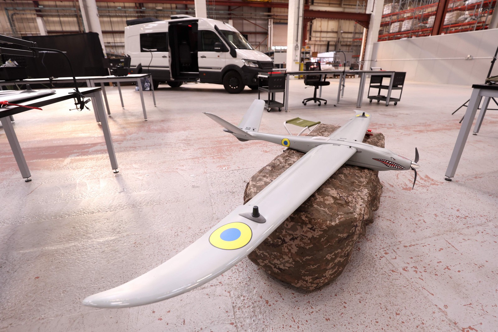 Embora a Ucrânia tenha multiplicado sua produção de drones desde 2022, necessidades continuam enormes — Foto: Chris Radburn/AFP