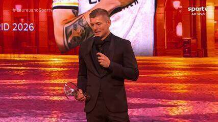 Toni Kroos recebe prêmio na categoria inspiração esportiva do ano