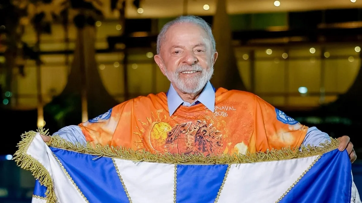TSE aceita ação de Flávio contra Lula por desfile no Carnaval de 2026