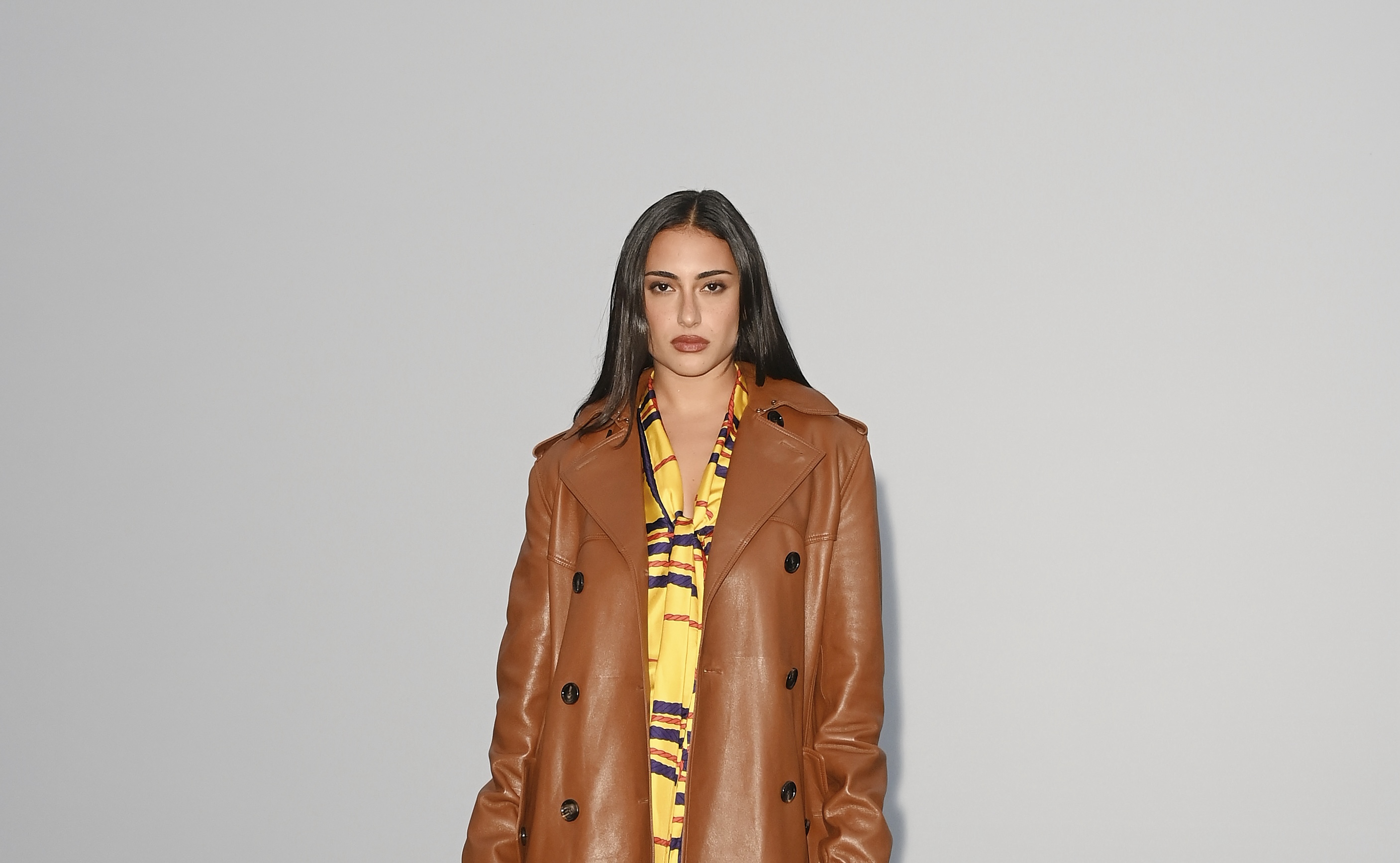 Estrelas árabes desfilam na coleção de verão 2027 da Burberry em Londres