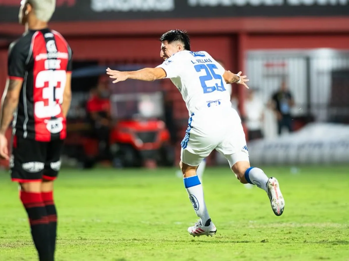 Cruzeiro vence o Vitória de virada e se aproxima do G-4 do Brasileirão