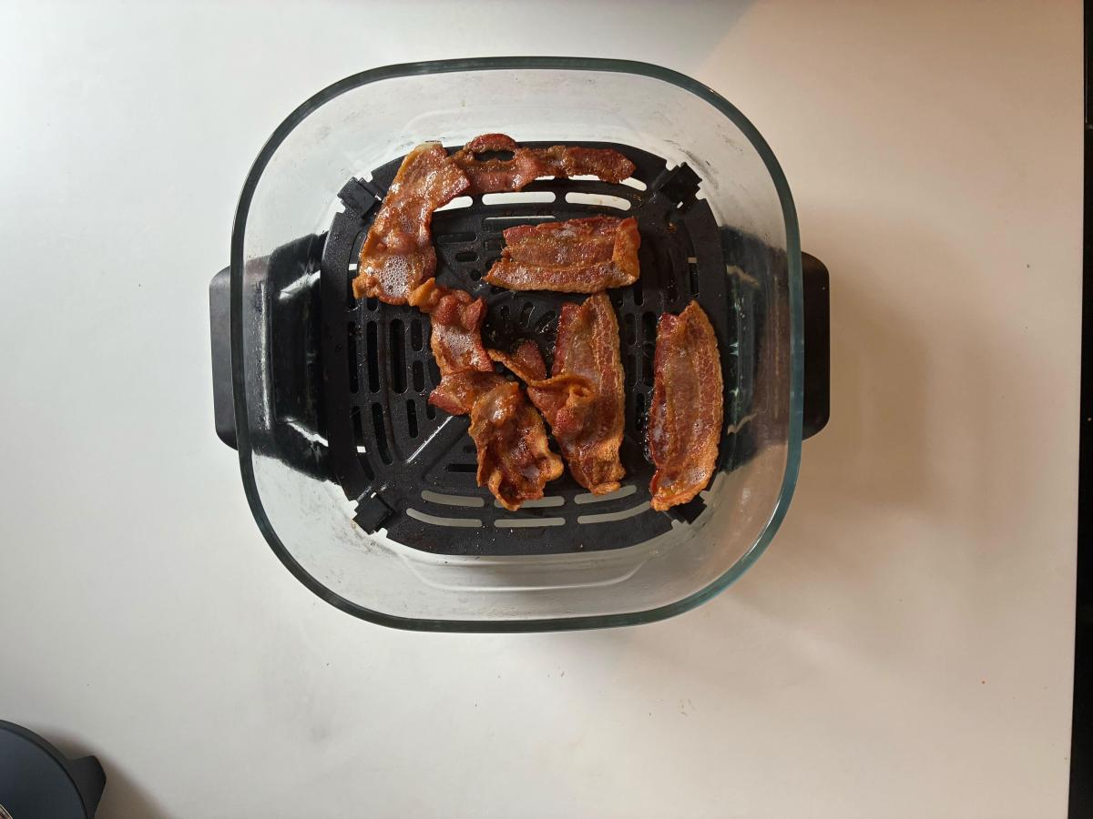 Depois de uma única porção de bacon no air fryer, parei de usar minha frigideira