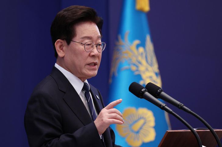 President Lee Jae Myung speaks during a press conference held at Cheong Wa Dae in Seoul, Friday. Yonhap