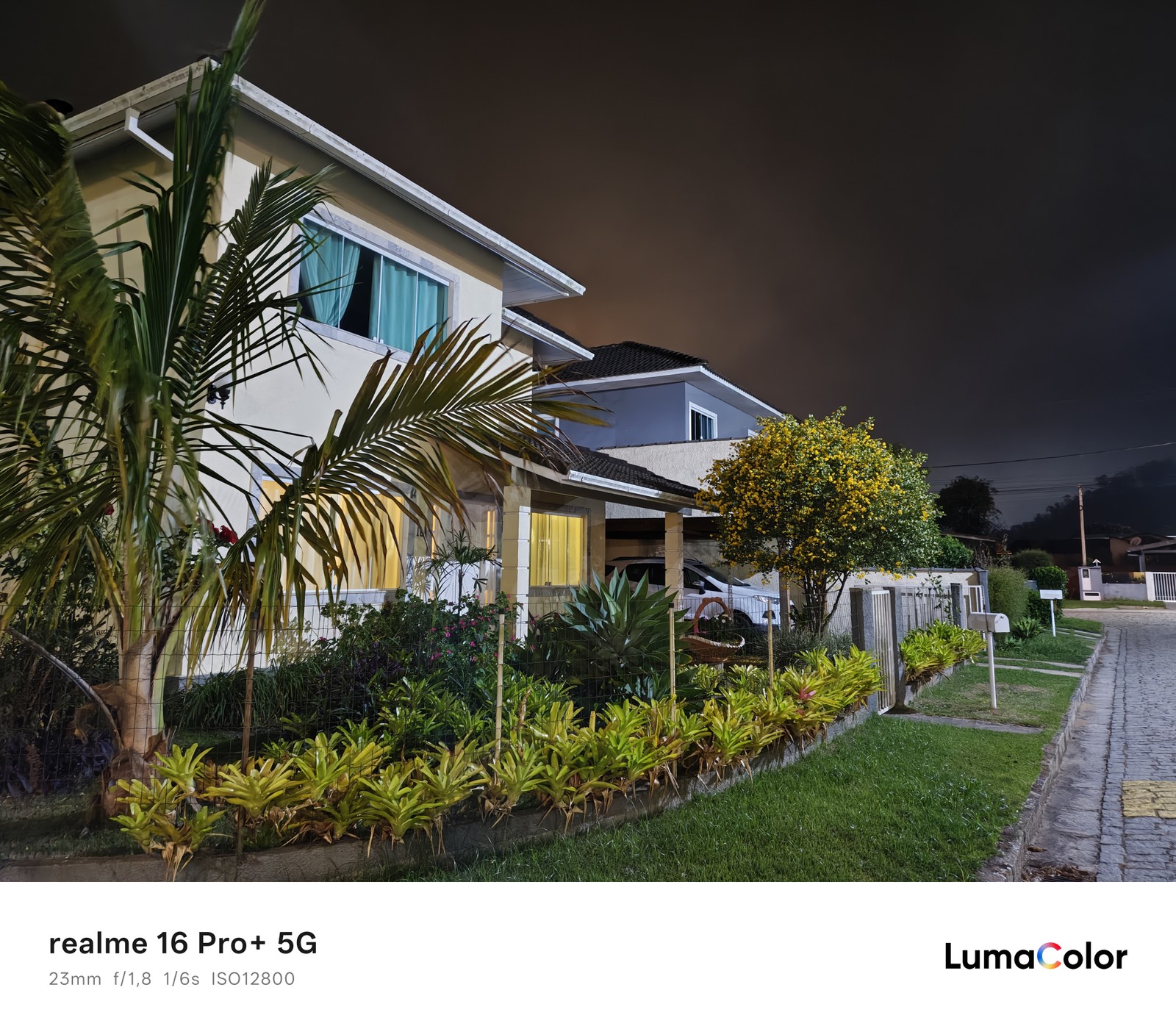 Casa; foto tirada à noite com o realme 16 Pro+ — Foto: Ana Letícia Loubak/TechTudo